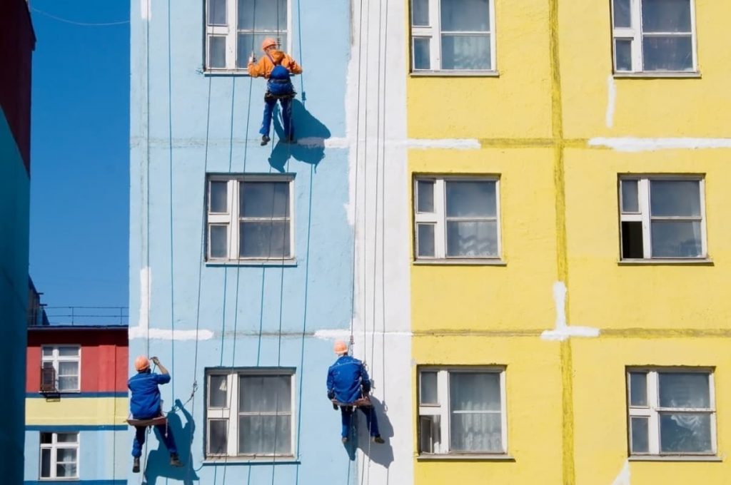 Покраска фасада многоквартирного жилого дома